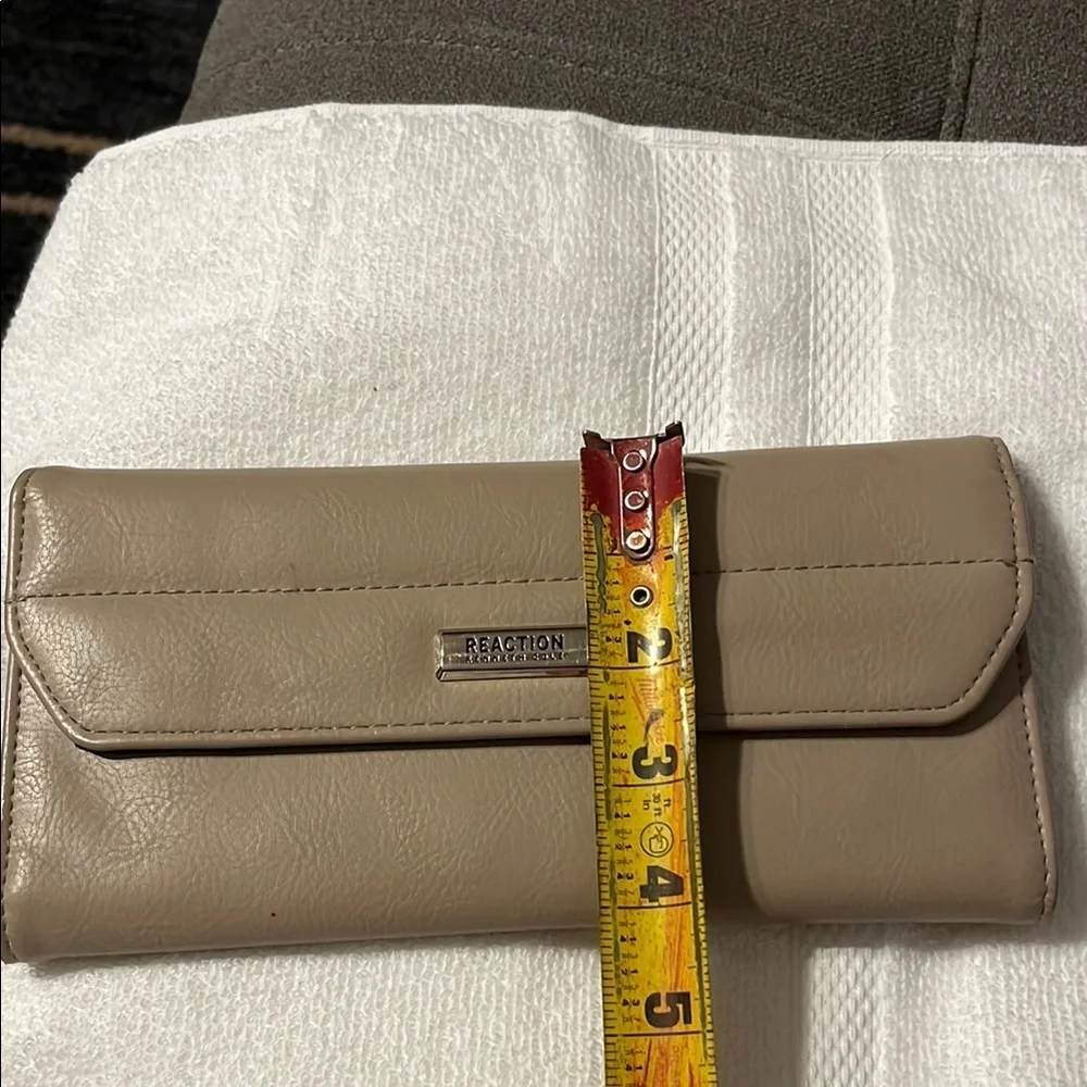 Kenneth Cole Reaction Tan Women's Wallet